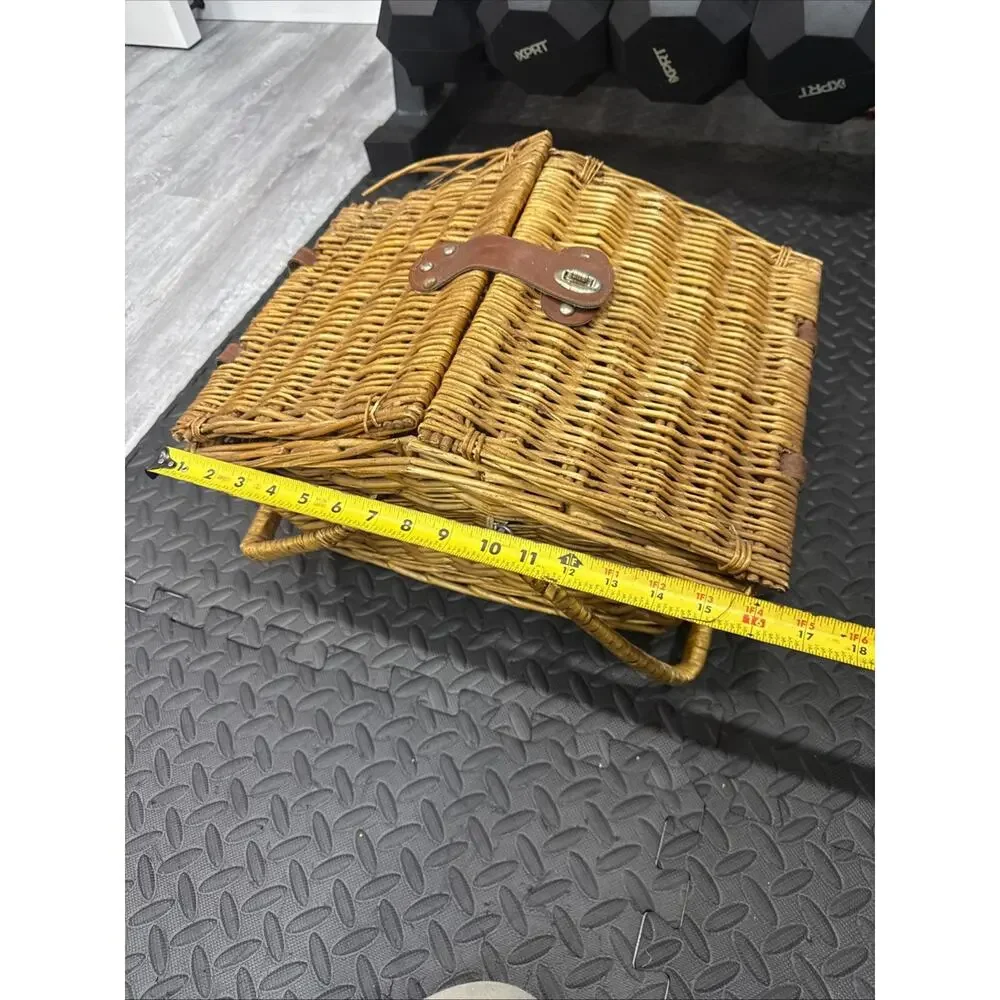 Unbranded wicker vintage